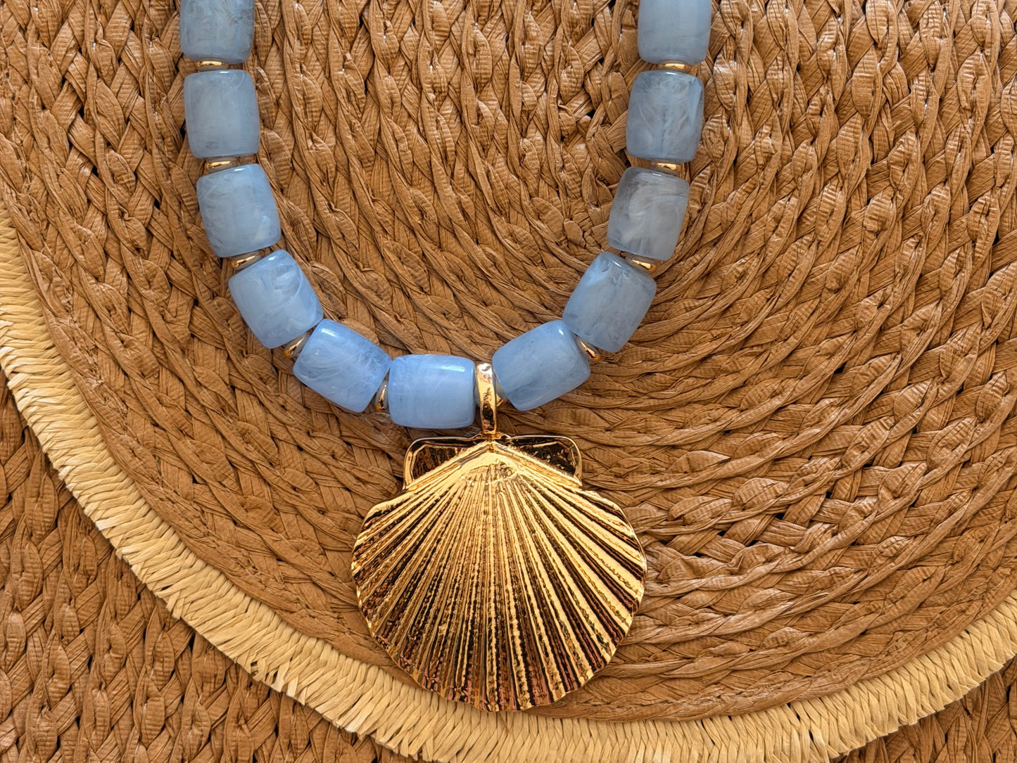 Blue bead shell necklace